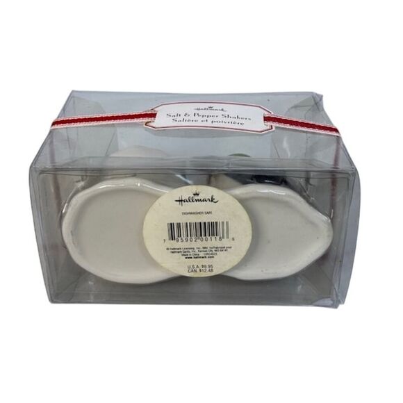 Hallmark Christmas Winter Penguin Snowball Salt Pepper Shaker Set Ceramic - Picture 3 of 6